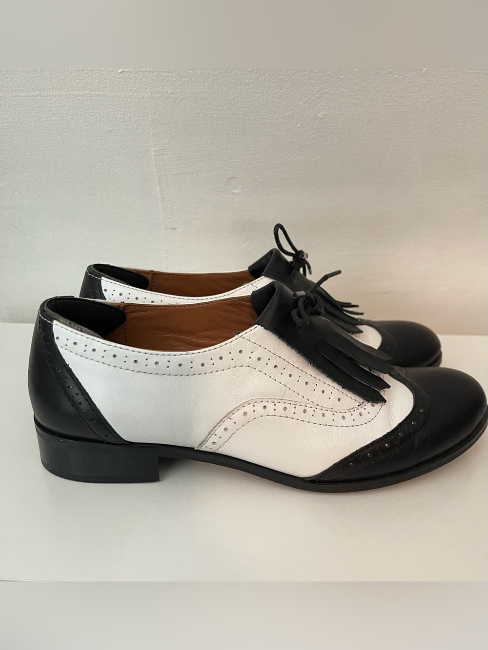 Julia Bo Two-Tone Spectator Oxfords with Fringe Size 39 - Picture 4 of 10